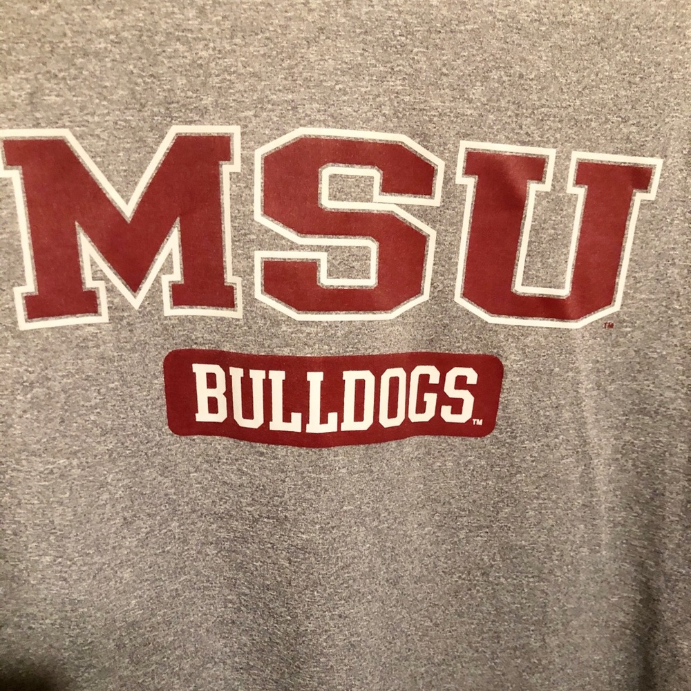 3/$15 Russel MSU Bulldogs T-Shirt Size L